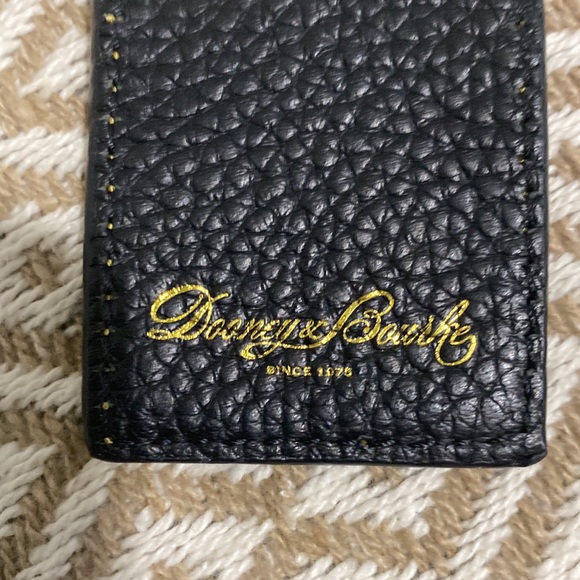 Dooney & Bourke Handbags - 🇺🇸SALE🇺🇸Dooney & Bourke black leather luggage tag great for summer travels✈️